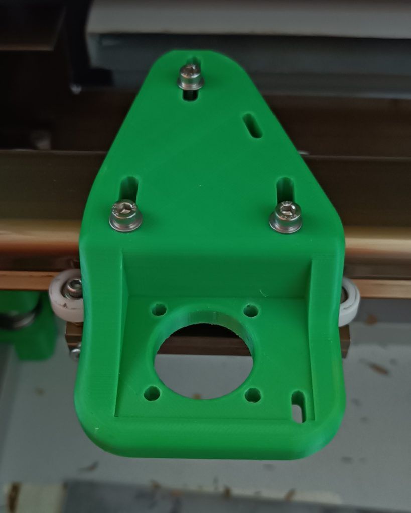 Fertig montierte Montageplatte für den neuen Laserkopf