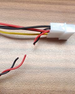 Abgeknipster Molexstecker